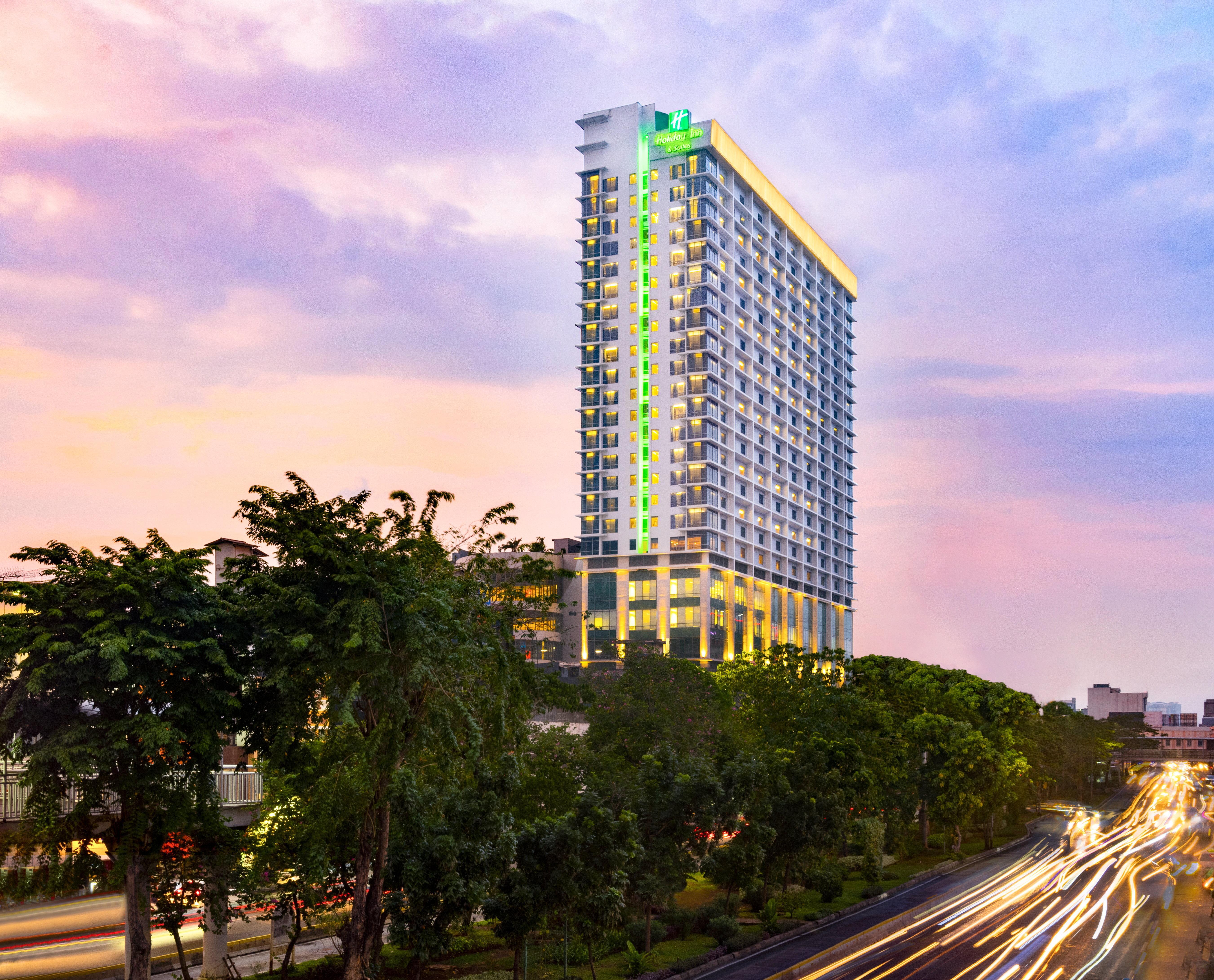 Holiday Inn & Suites Jakarta Gajah Mada By Ihg Екстериор снимка