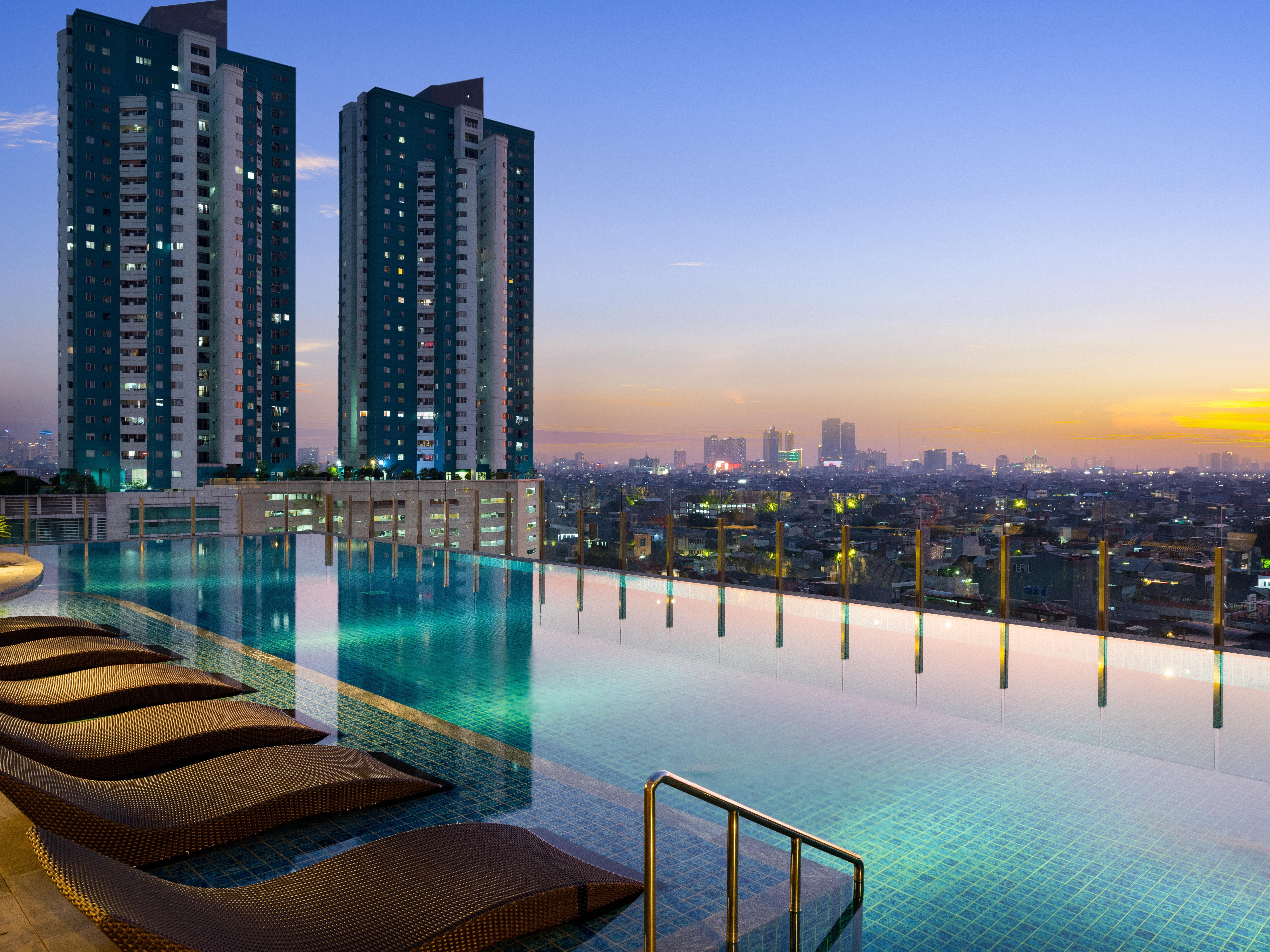 Holiday Inn & Suites Jakarta Gajah Mada By Ihg Екстериор снимка
