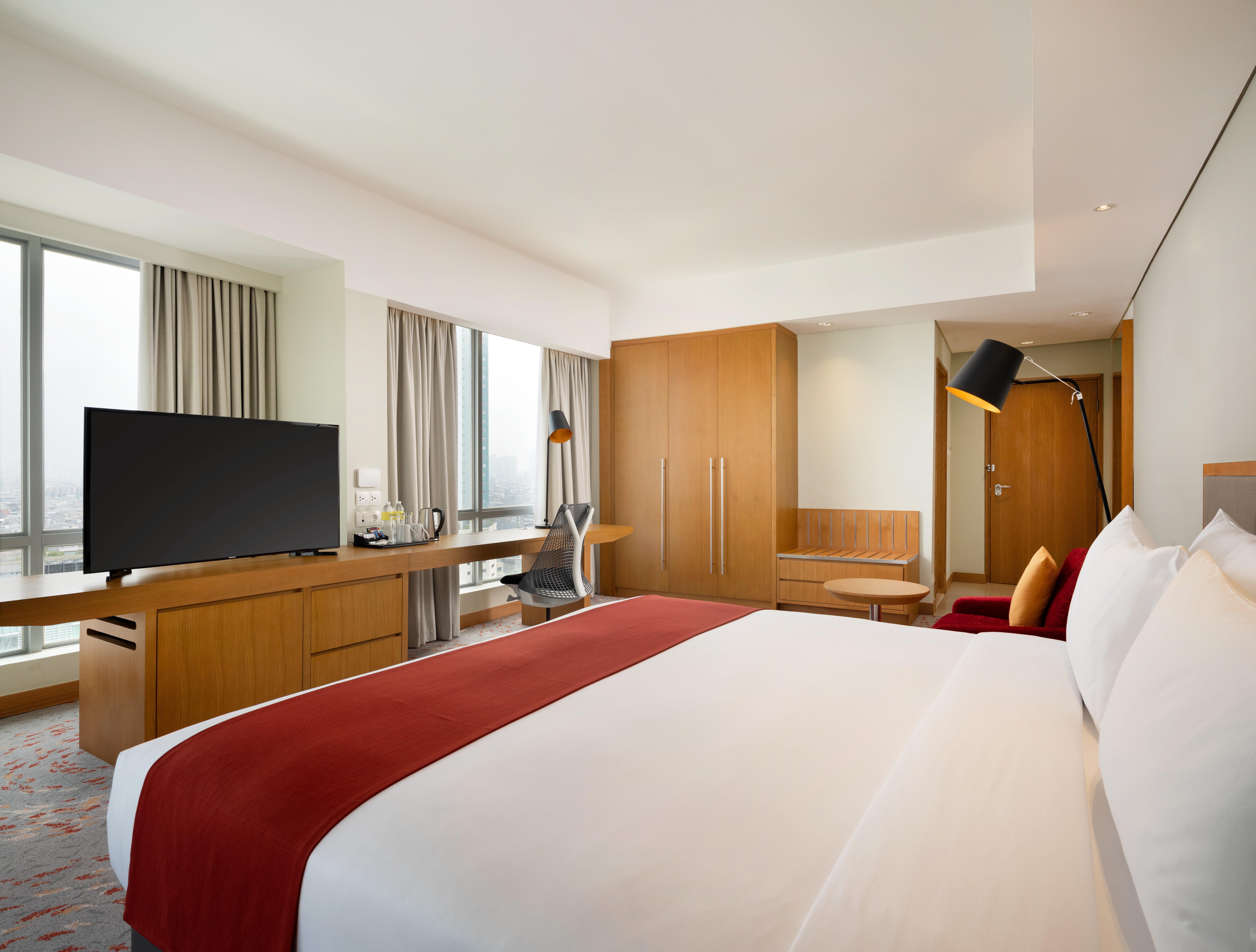 Holiday Inn & Suites Jakarta Gajah Mada By Ihg Екстериор снимка