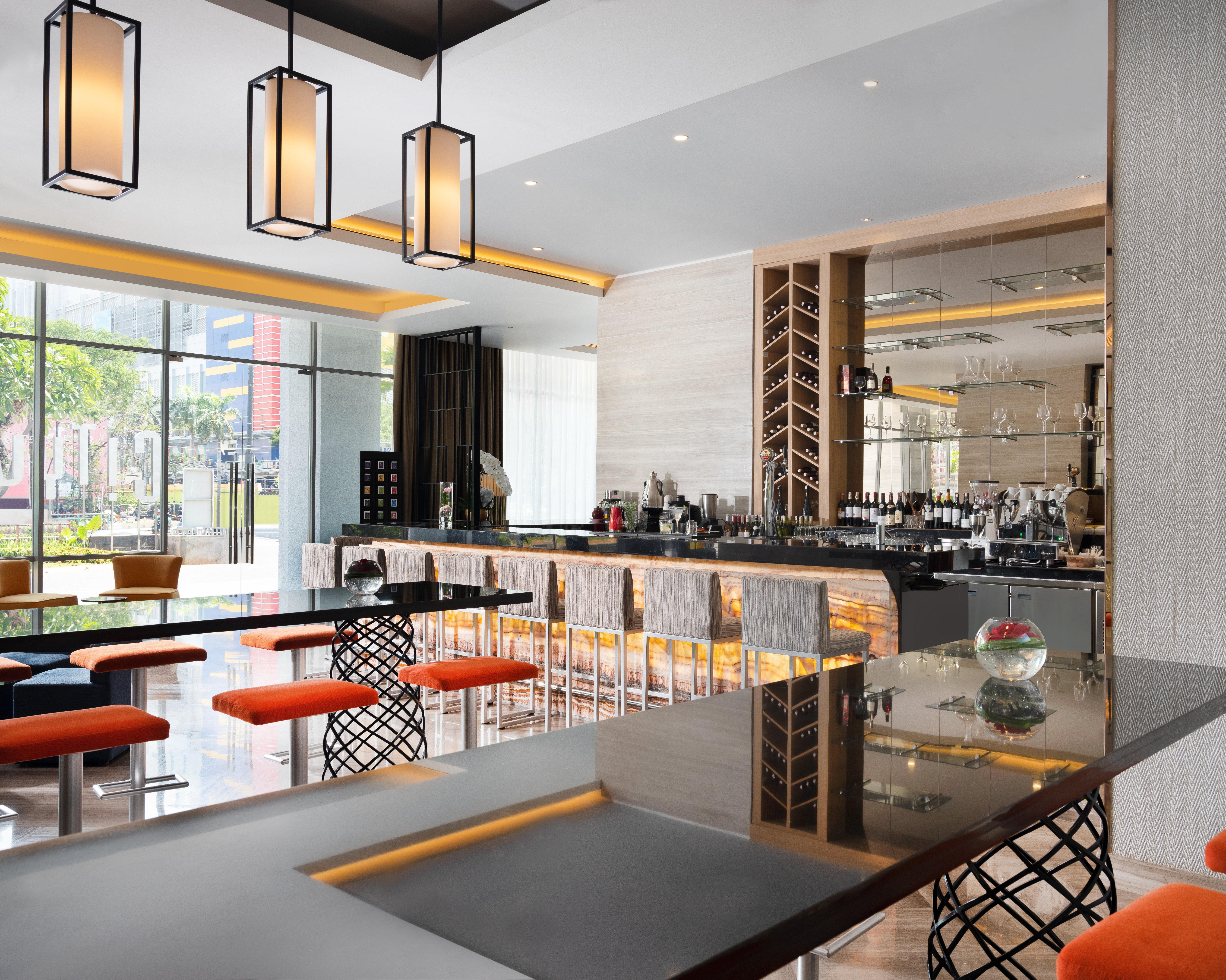 Holiday Inn & Suites Jakarta Gajah Mada By Ihg Екстериор снимка